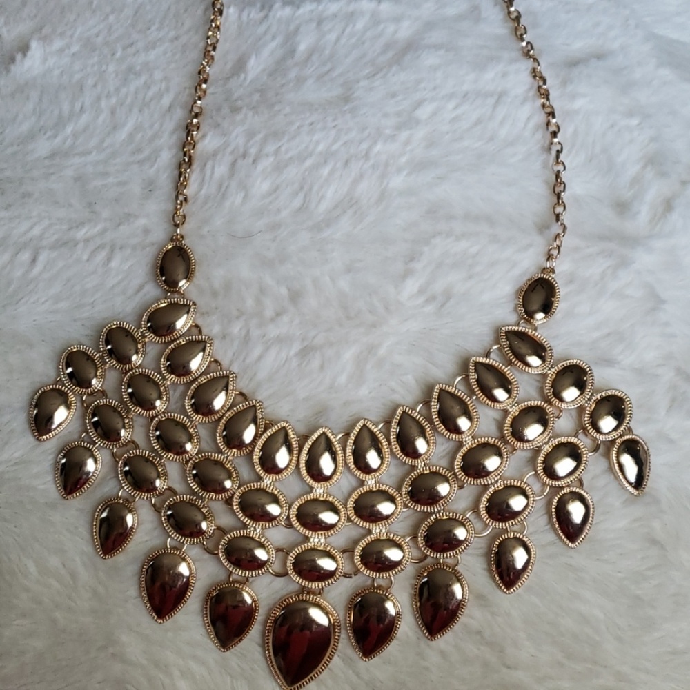 NWT Goldtone Statement Necklace